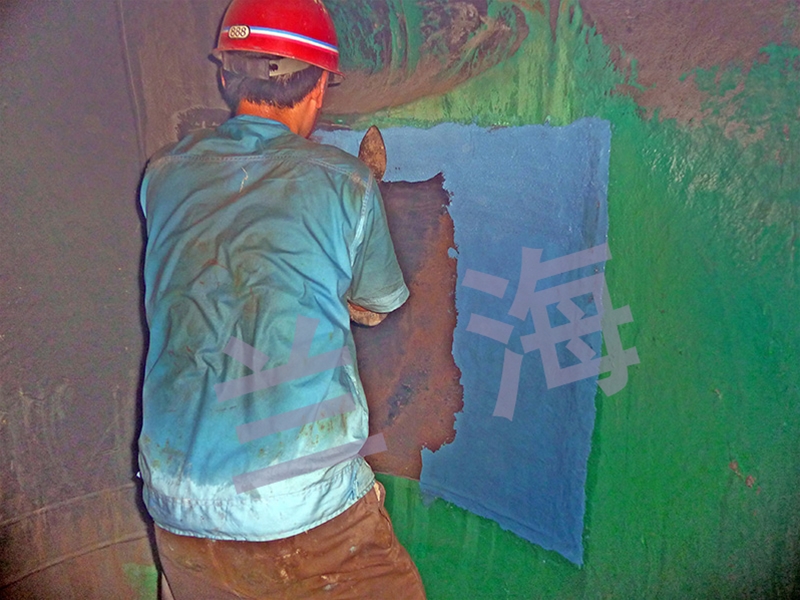 江苏汗流浃背的作业中